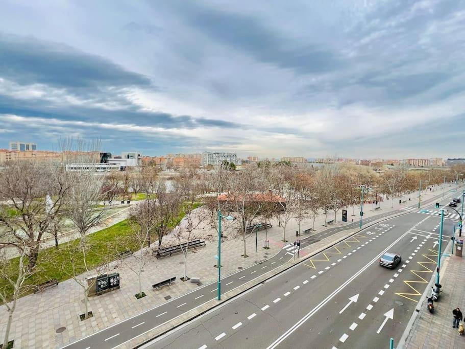 סרגוסה A Orillas Del Pilar Con Parking מראה חיצוני תמונה