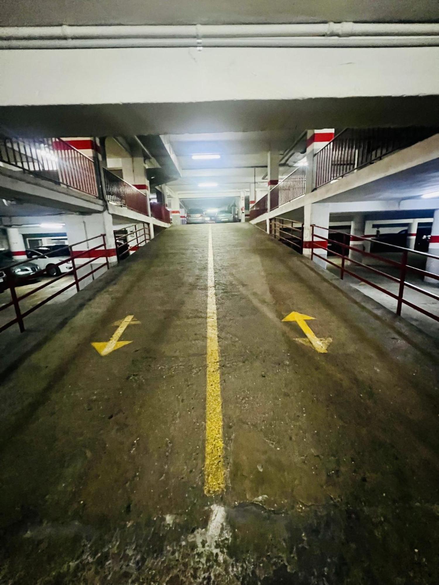 סרגוסה A Orillas Del Pilar Con Parking מראה חיצוני תמונה