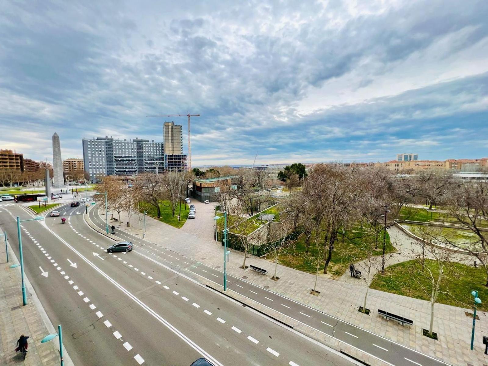 סרגוסה A Orillas Del Pilar Con Parking מראה חיצוני תמונה